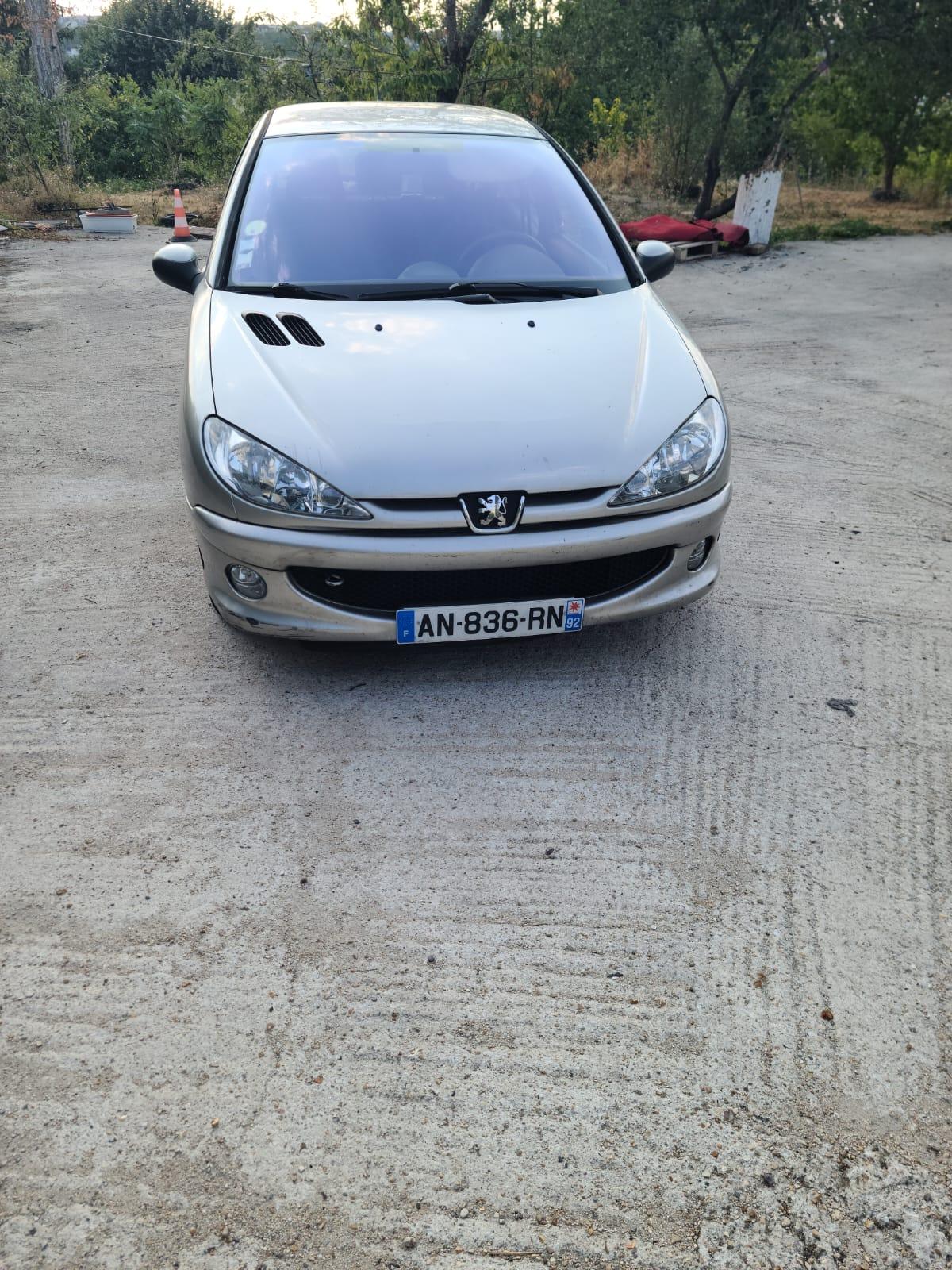 Peugeot 206 - Essence — photo 1 sur 4