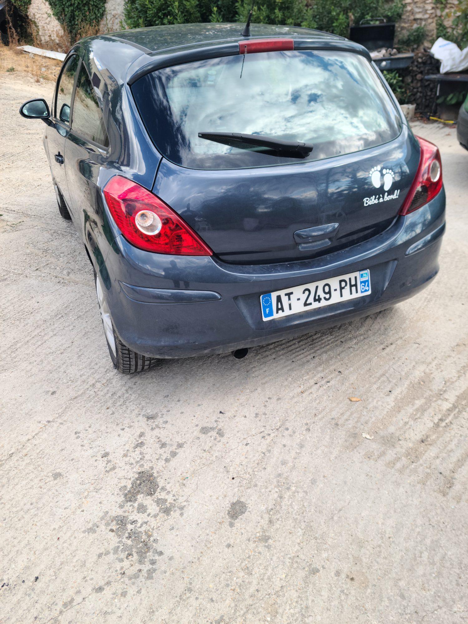 Opel corsa D — photo 4 sur 8