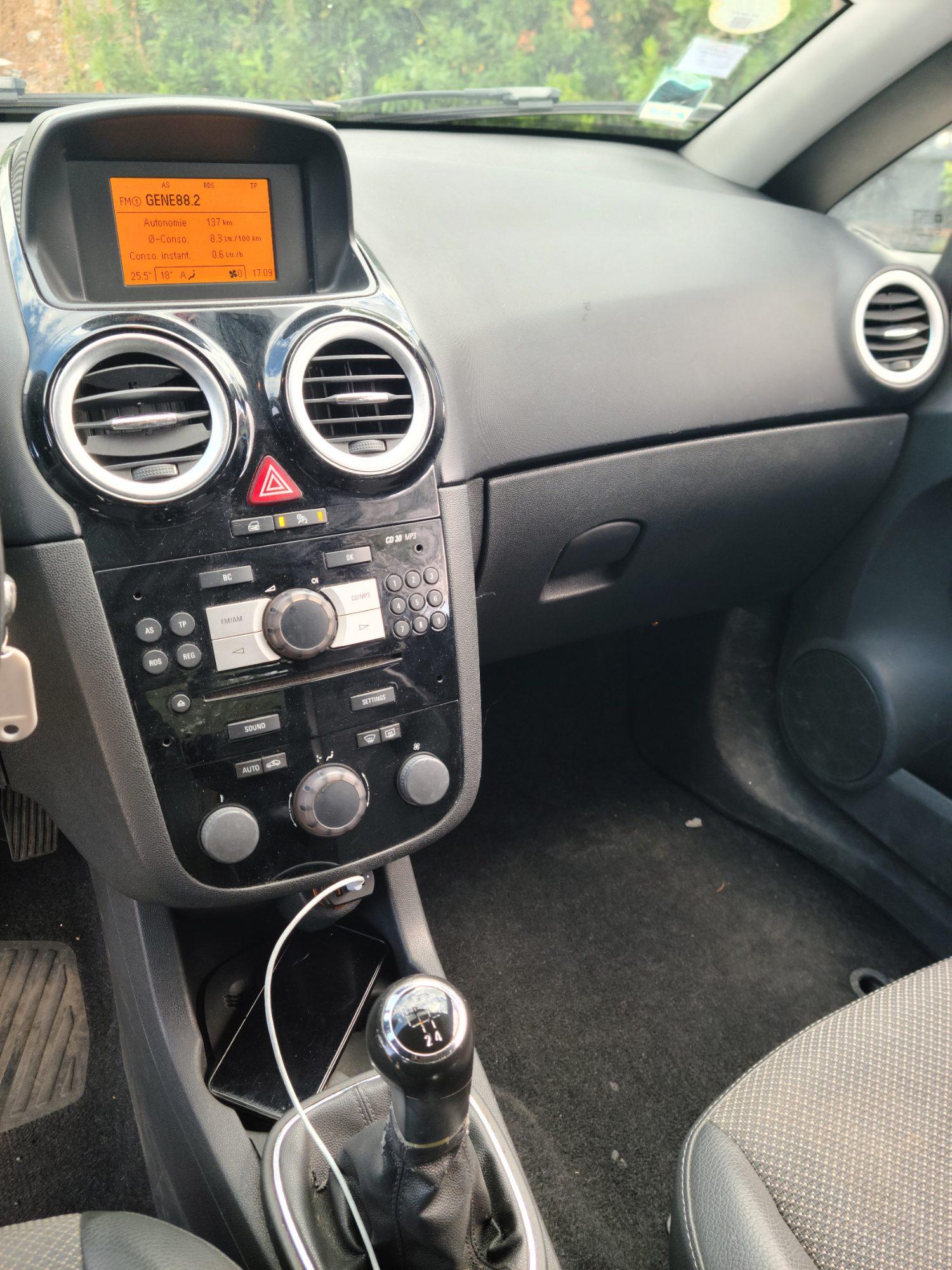 Opel corsa D — photo 8 sur 8