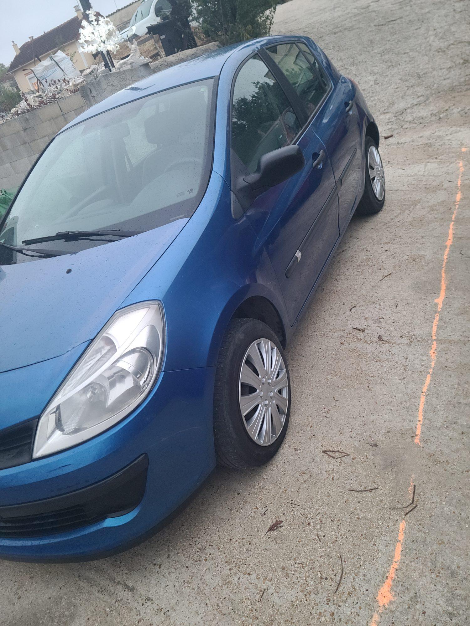 Clio III — photo 2 sur 6