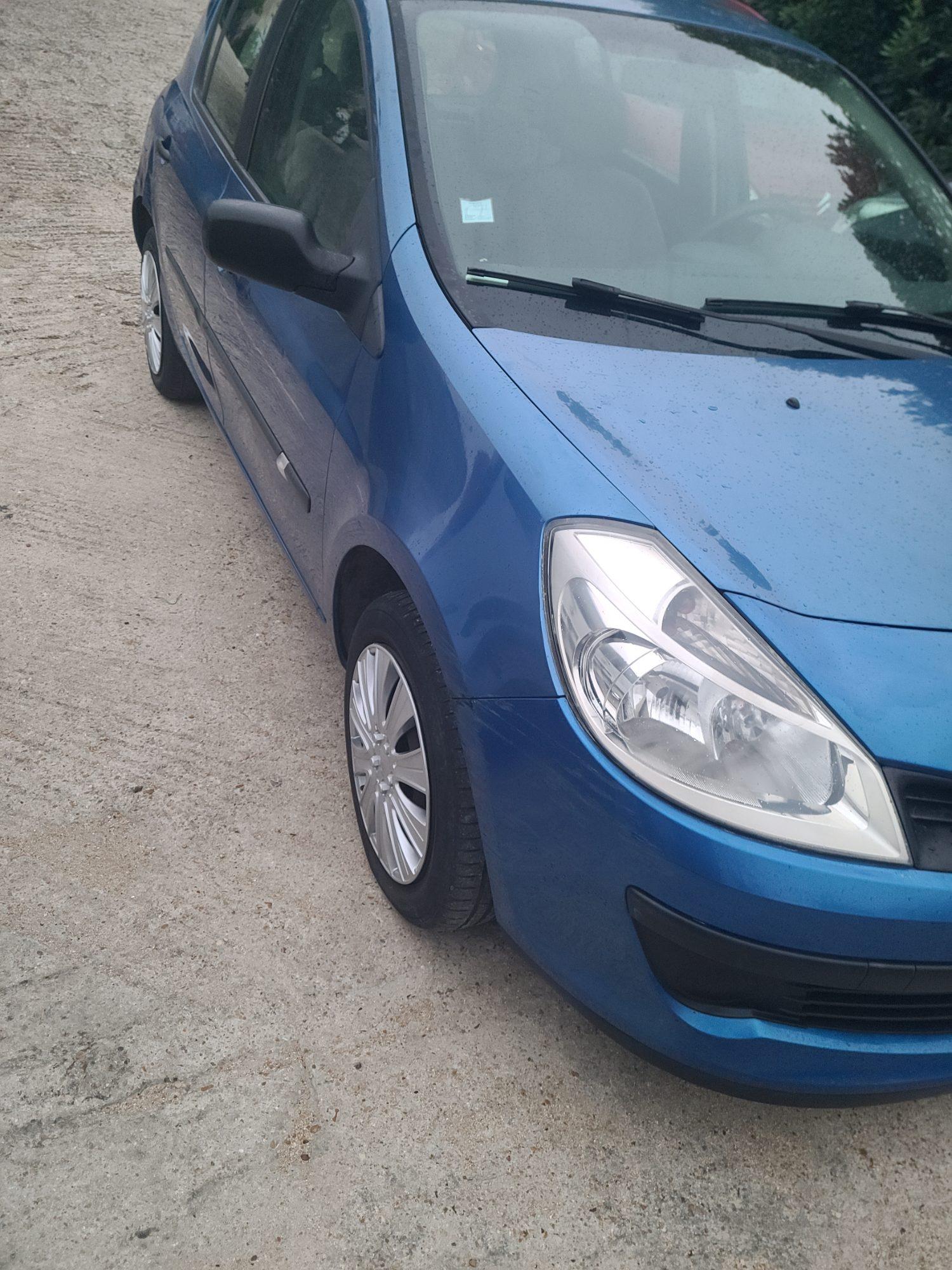 Clio III — photo 3 sur 6