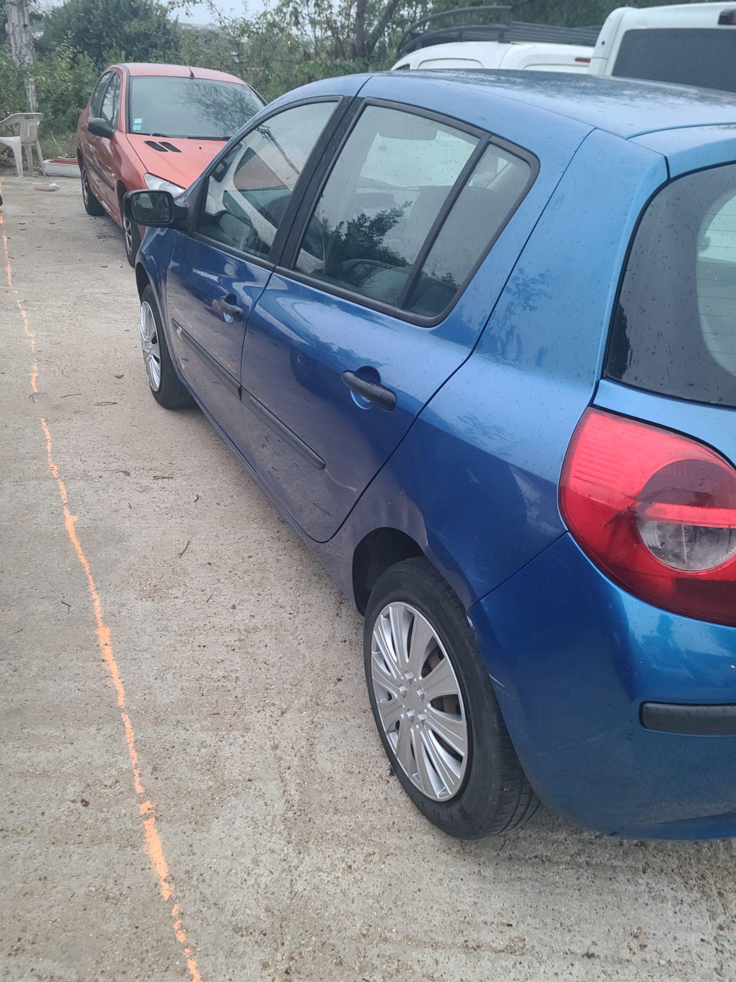 Clio III — photo 4 sur 6